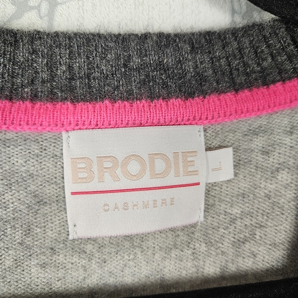 Brodie Cashmere 100% Cashmere Button Front Varsity Pop Cardigan - Picture 6 of 7